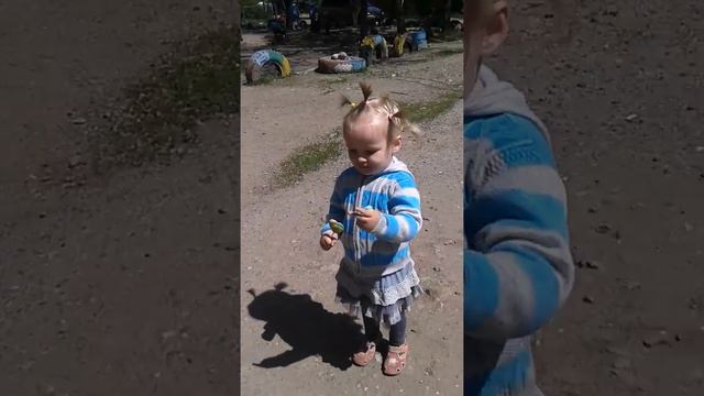 VLOG:Идем в магазин за покупаками.Потом гуляем на улице.