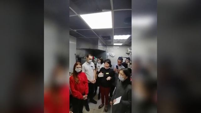 как отмечают день рождения в ресторане смотреть онлайн