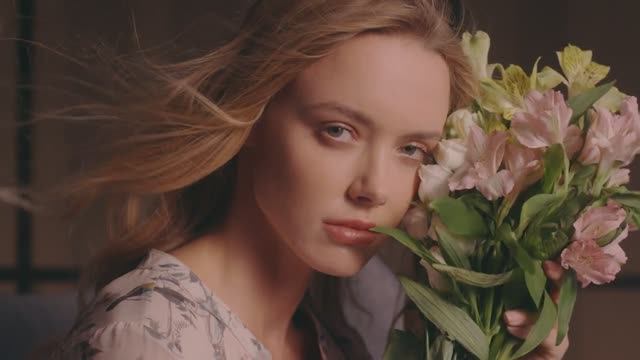 ZOLLA LOOKBOOK __ WOMAN SS `18 смотреть онлайн