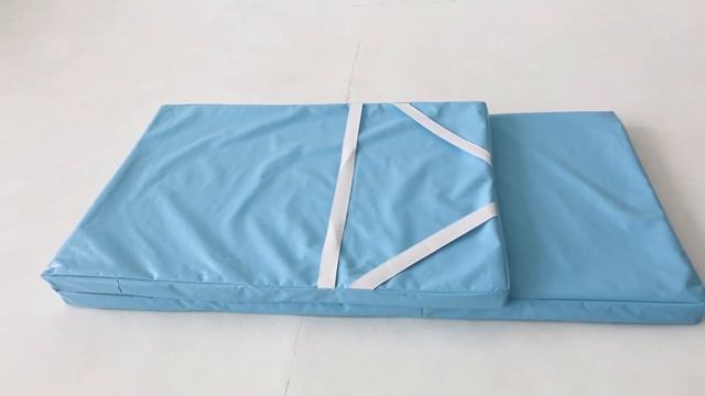 Обзор двух секционного матраса для шезлонга, раскладушки или медицинской кровати. смотреть онлайн