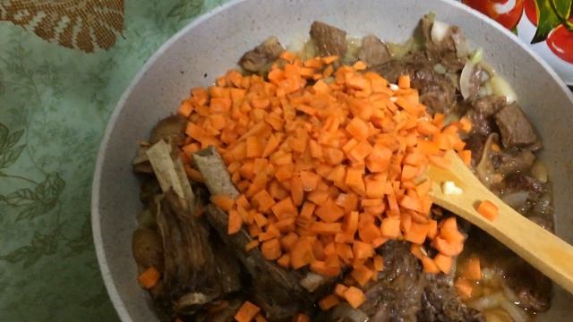 Говяжие рёбрышки с овощами. смотреть онлайн
