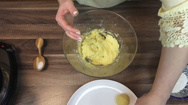 КНЁДЕЛЬ-КЛЁЗЕ по Немецки или когда приелась обычная картошка смотреть онлайн