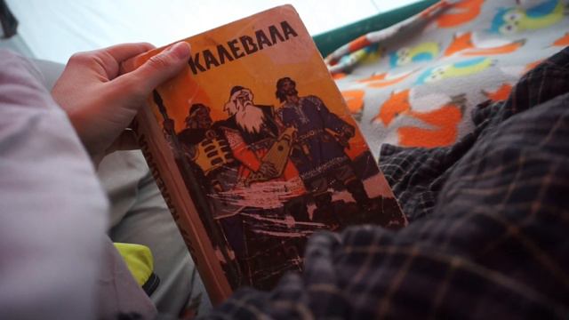Осенний уютный поход с палатками. Кемпинг в США. смотреть онлайн