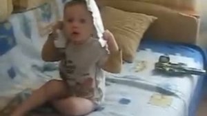 Захочешь гулять-будешь учиться памперс одевать!