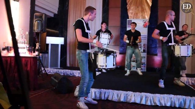Шоу барабанщиков DrumTime: зрелищное и динамичное барабанное шоу, которое стоит увидеть хотя бы раз смотреть онлайн