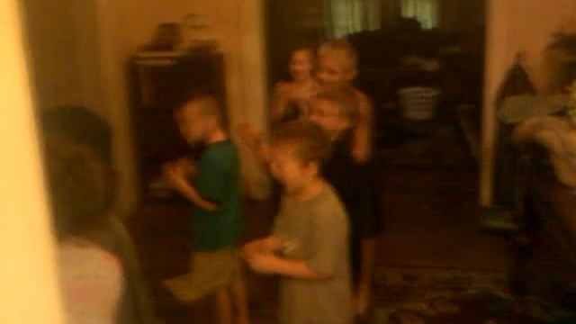Arends Kids Dancing To Crazy Frog Video - Longer Version смотреть онлайн