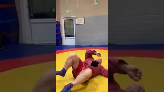 Вариант ухода с болевого на руку при удержании с боку смотреть онлайн