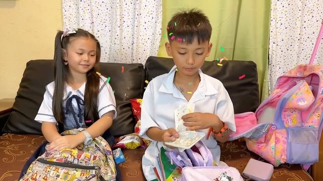 SWAP LIVES FOR A DAY | SCHOOL EDITION смотреть онлайн