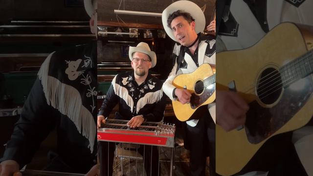 Dim Lights, Thick Smoke (And Loud, Loud Music) - The Honkytonk Wranglers смотреть онлайн