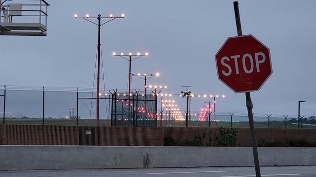 Landing, Mitsubishi CRJ-200LR, (KLAX). смотреть онлайн