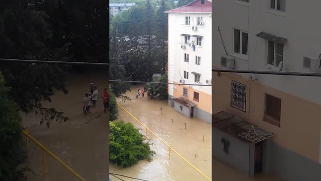 потоп в Адлере 24 июня 2015 год!!!! Чайсовхоз смотреть онлайн