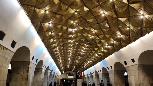 Топ 10 самых красивых станций Московского метро! (Часть 1) смотреть онлайн