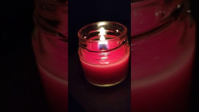 Горение свечи с деревянным фитилём смотреть онлайн