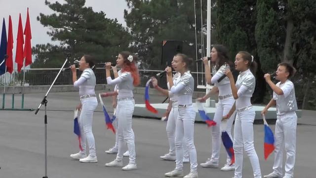 Губернаторский коллектив "Соловушка" - Три цвета надежды. День флага в Артеке. Лагерь Речной смотреть онлайн