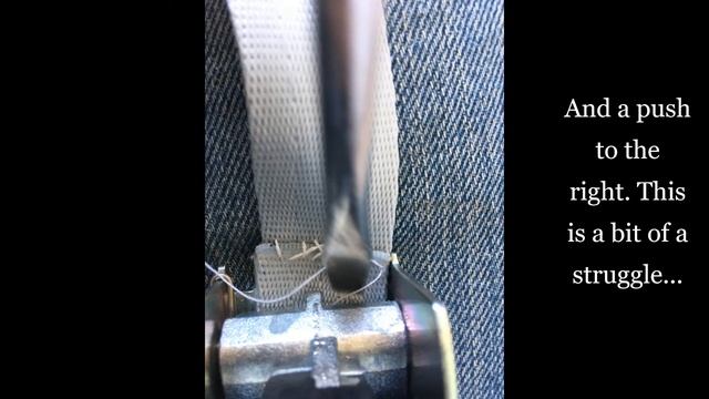 Maxi Cosi Pearl car seat: Seat belt / harness / straps removal and cleaning смотреть онлайн