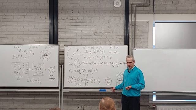 ЭМ Л13. 2023. Д/э проницаемость плотных неполярных диэлектриков. Формула Клаузиуса - Мосотти смотреть онлайн