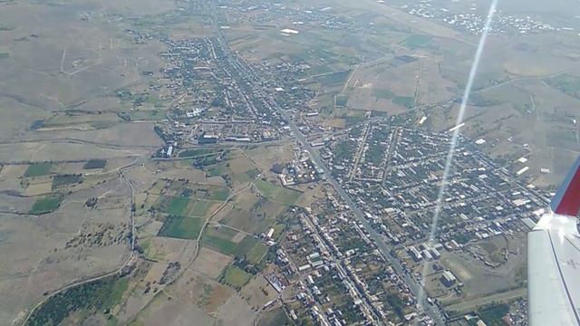Взлет самолета из Еревана, полет над горами, подготовка самолетов. смотреть онлайн
