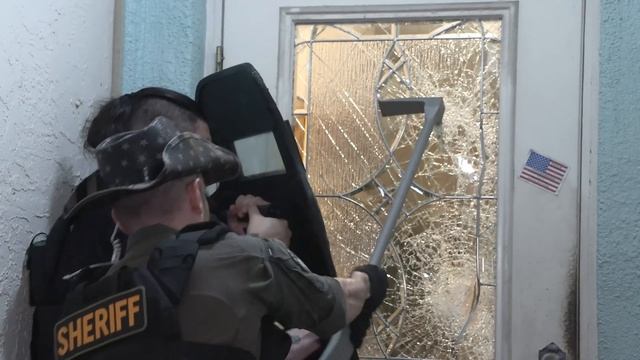 Knock Knock смотреть онлайн