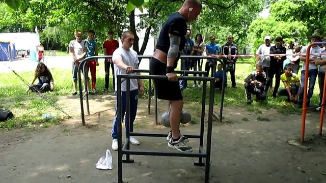 26 чистых отжимания на брусьях с весом +48 кг GHETTO STREET KINGS (Workout 2014) смотреть онлайн