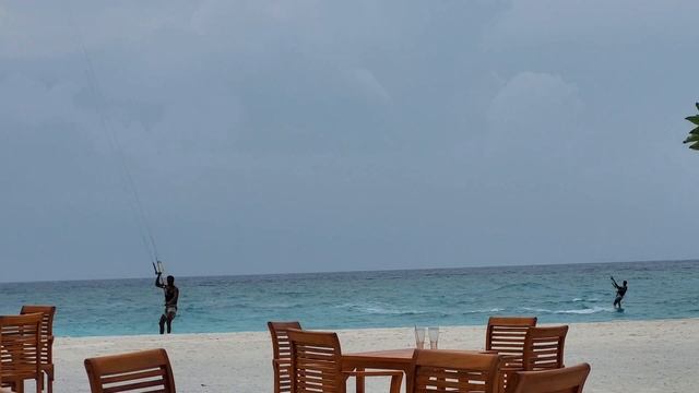 Мальдивы в ноябре. 36 серия. Океан штормит, просто погуляли, посидели в пляжном баре, балдеем! смотреть онлайн