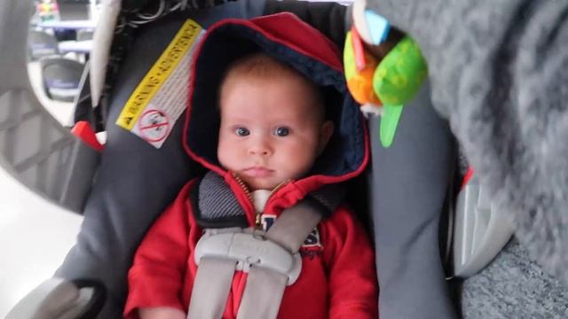 ??KID THROWS BOWLING BALL THE WRONG WAY!! KIDS BOWLING | DYCHES FAM смотреть онлайн