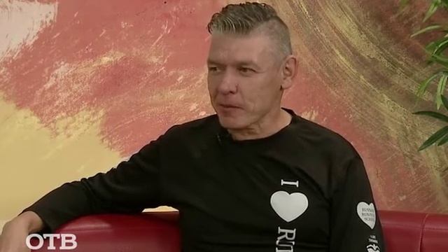 Традиционный «Ночной забег» в Екатеринбурге смотреть онлайн