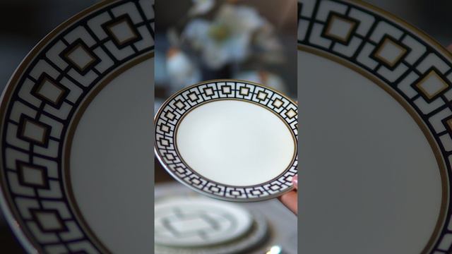 MetroChic – это стильное сочетание тончайшего костяного фарфора, геометрических декоров и настоящей смотреть онлайн