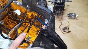 Замена топливных шлангов на бензопиле Partner 350. Сгнили, высохли бензошланги