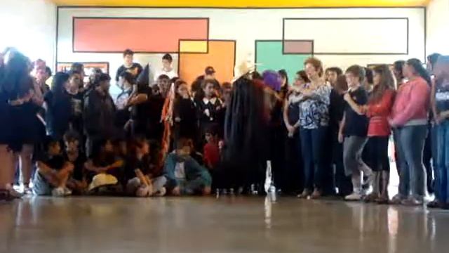 Dia das Bruxas na escola Luigi смотреть онлайн