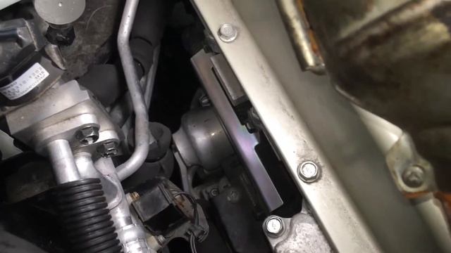 Утепление шлангов и трубок отопительной системы Ниссан Лиф смотреть онлайн