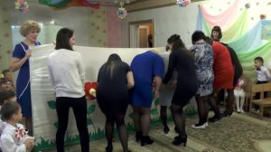 Игра с мамами "Узнай своего ребёнка"  на утреннике 8 Марта 2017 в средней группе