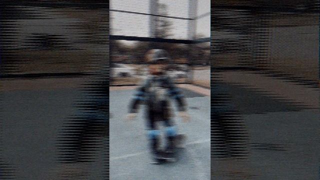 Ярослав учиться кататься на Скейте! смотреть онлайн