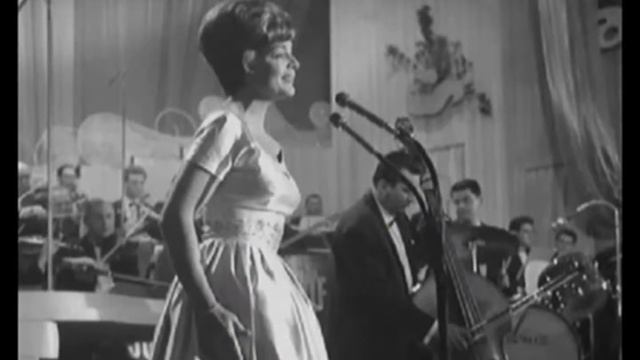 1956 - 02. Switzerland - Lys Assia - Das alte Karussell смотреть онлайн
