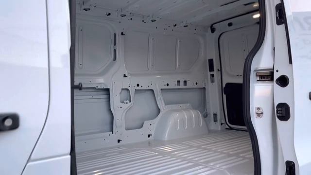 New Nissan Primastar LWB XE смотреть онлайн