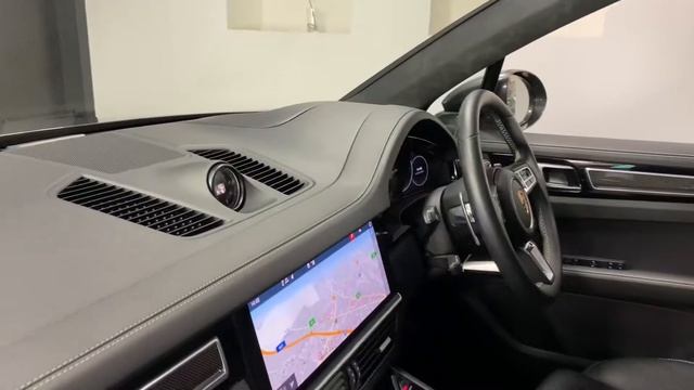 2020 Porsche Cayenne Turbo S E-Hybrid смотреть онлайн