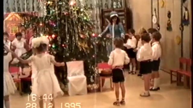 СОЛИГОРСК, ДЕТСКИЙ САД № 23 НОВОГОДНИЙ УТРЕННИК 28.12.1995 смотреть онлайн