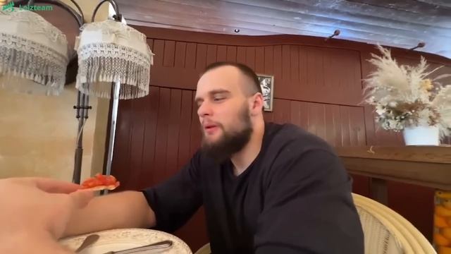 ХАЗЯЕВА КРИНЖАНУЛИ с КУЕРТОВ в ДОРОГОМ РЕСТОРАНЕ смотреть онлайн