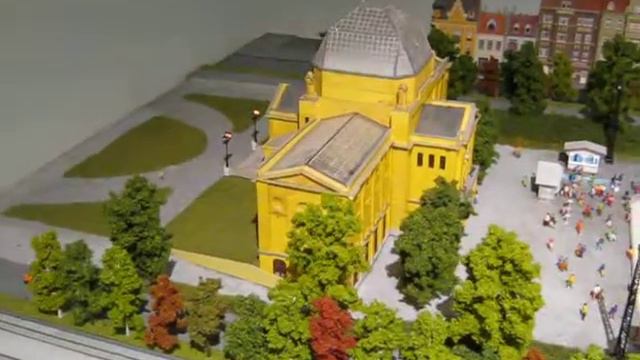 Backo Mini Express, Trg kralja Tomislava podnevi смотреть онлайн