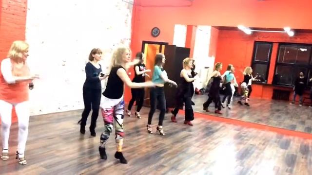 Карнавальная Samba в школе танцев Rio Dance Academy смотреть онлайн