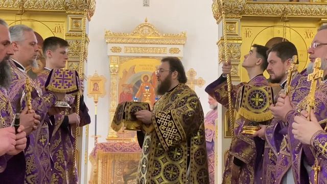 Митрополит Игнатий совершил Божественную литургию в храме Рождества Христова г. Саратова 11.03.23 смотреть онлайн