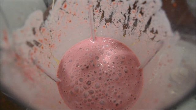 Молочный коктейль с малиной