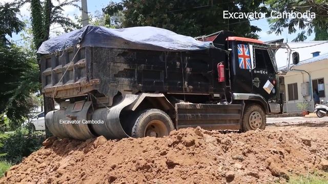 Starting Project Filling Back By Many Dump Truck Unloading Soil- Small Dozer Pushing By Skill Drive смотреть онлайн