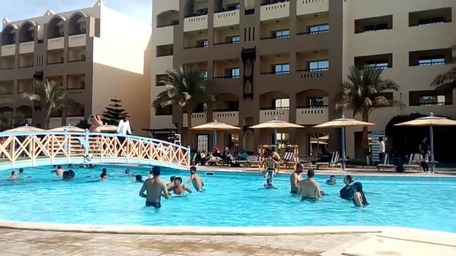 Nubia Aqua Beach Resort, єгипетське свято біля басейну смотреть онлайн