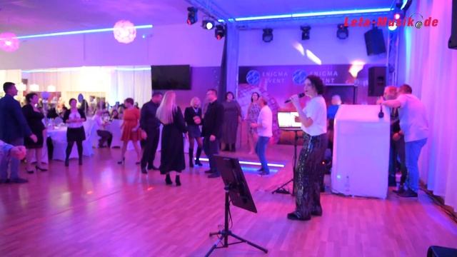 Talentierte, charismatische Sängerin mit einer bezaubernden Stimme Elena (Cover Mix) - Enigma Event смотреть онлайн