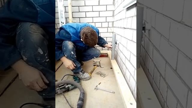 Ремонт квартиры видео 15 (Монтаж лаг пола на лоджии).
