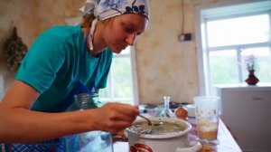 ЖИЗНЬ ЛЕТОМ В УРАЛЬСКОЙ ДЕРЕВНЕ _ УПРАВА _ ОКРОШКА С МЯСОМ И ЯГОДНЫЕ ПОЛЯНЫ