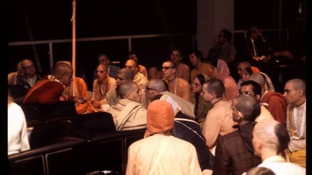 Мы должны ежедневно читать Шримад Бхагаватам.