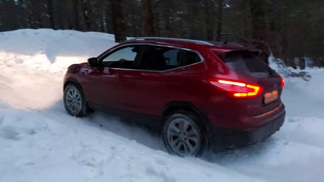 Кашкай против спортажа, подъем на горку смотреть онлайн