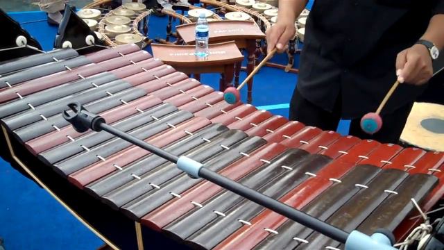 Chromatic Cambodian Marimba смотреть онлайн