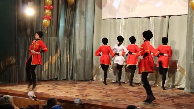 старшая группа хор.коллектива "Вдохновение" - Кавказский танец смотреть онлайн